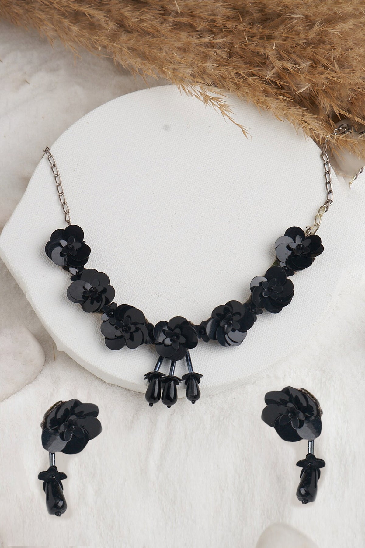Sequin Embellished Choker Set 