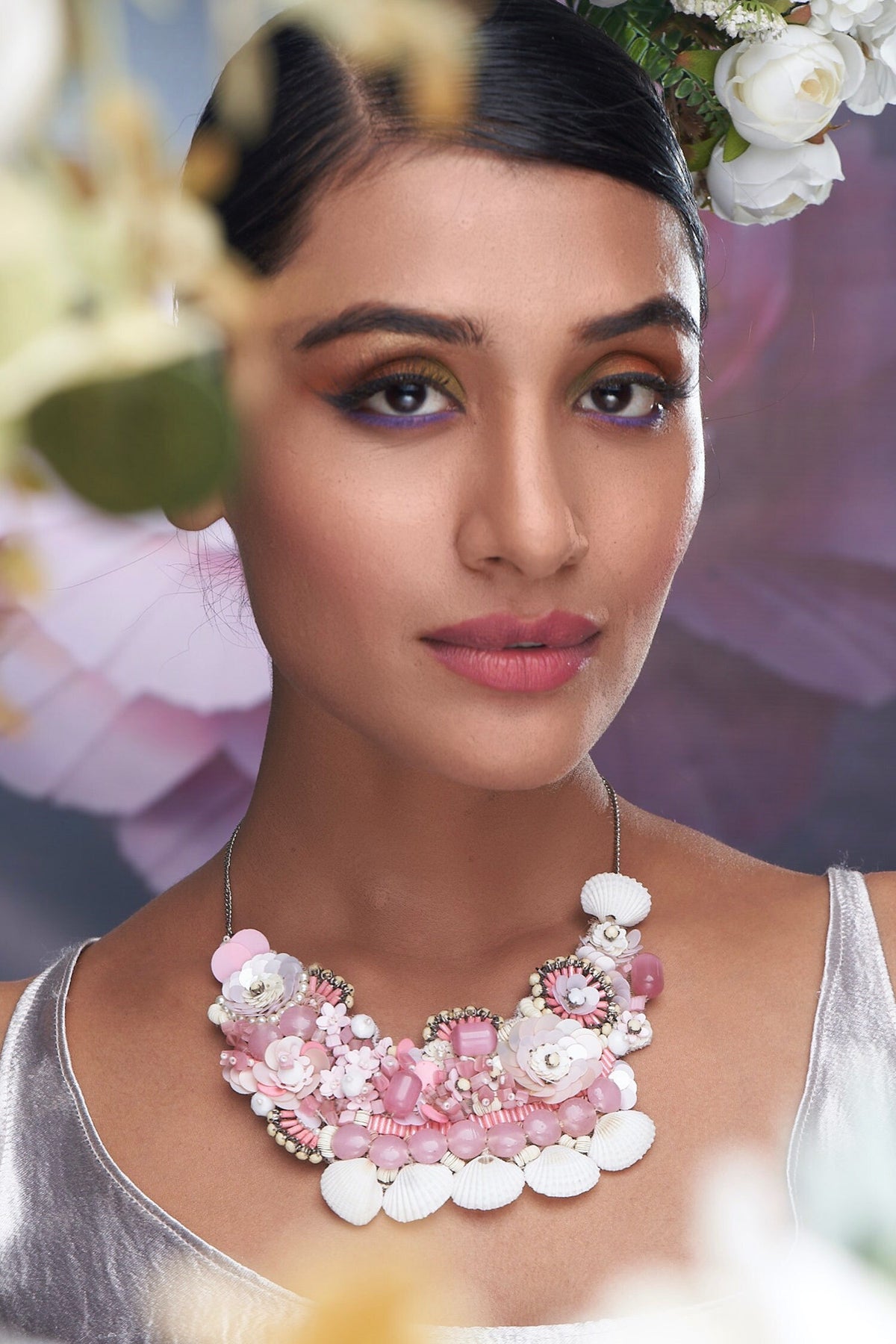 Shell Embellished Necklace 
