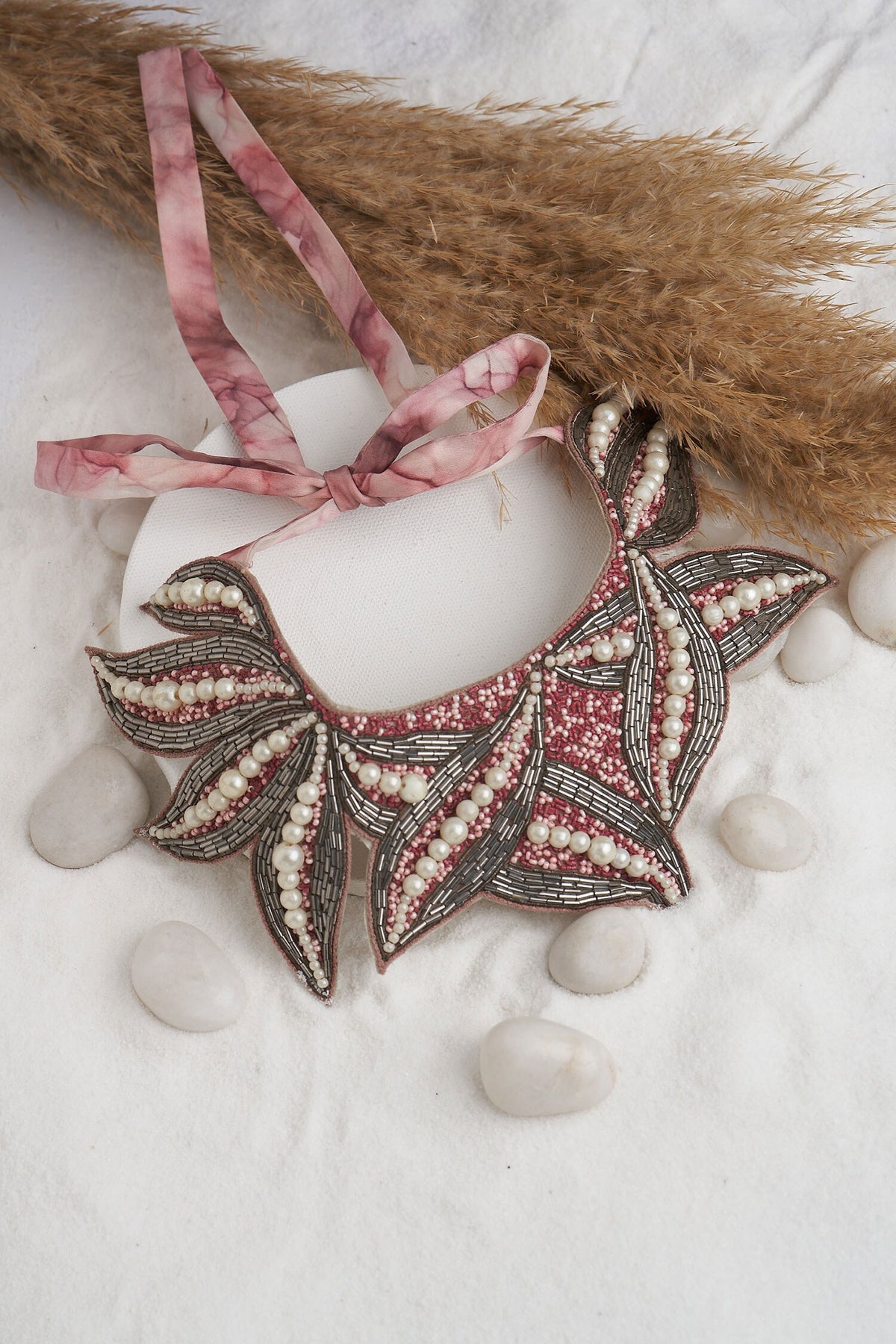 Leaf Design Choker 