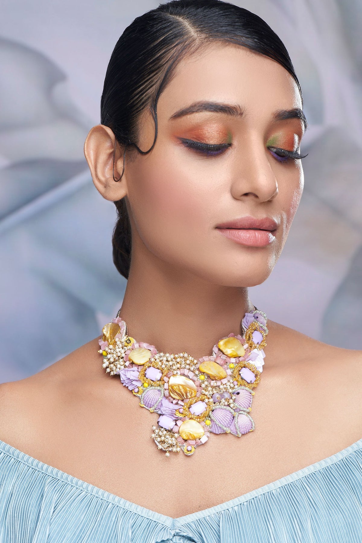 Shell Embellished Choker 