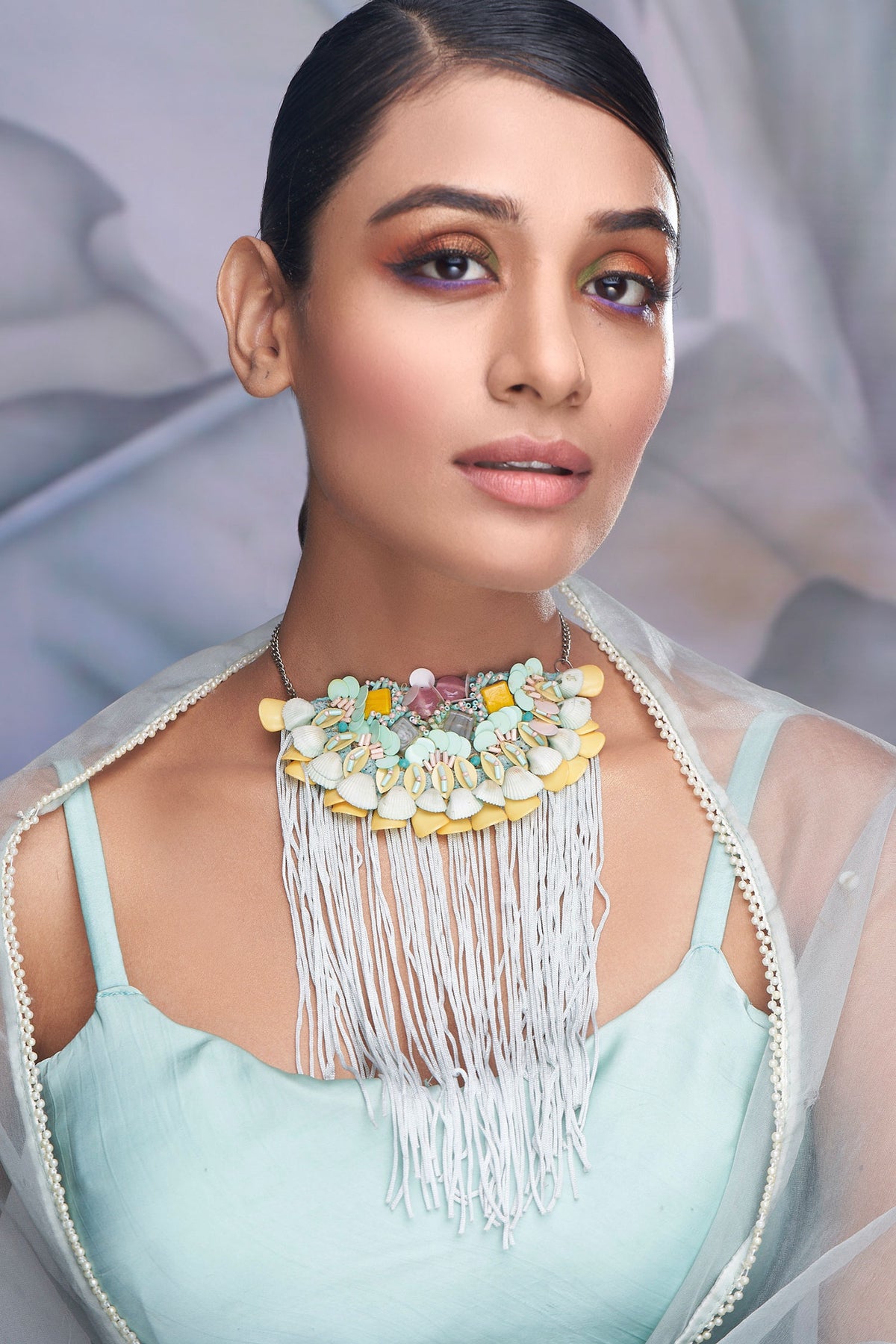 Shell Embellished Choker Necklace 