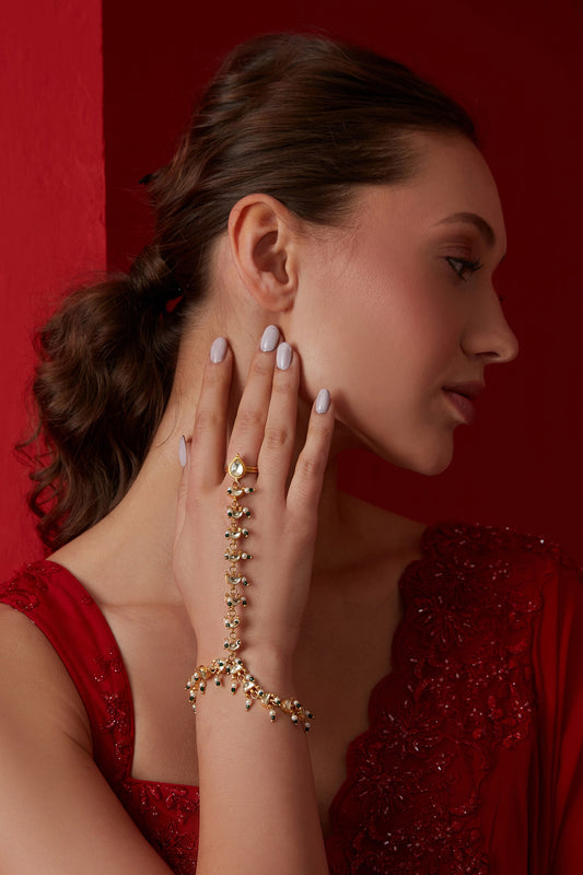 Kundan Pearl Embellished Hathphool
 