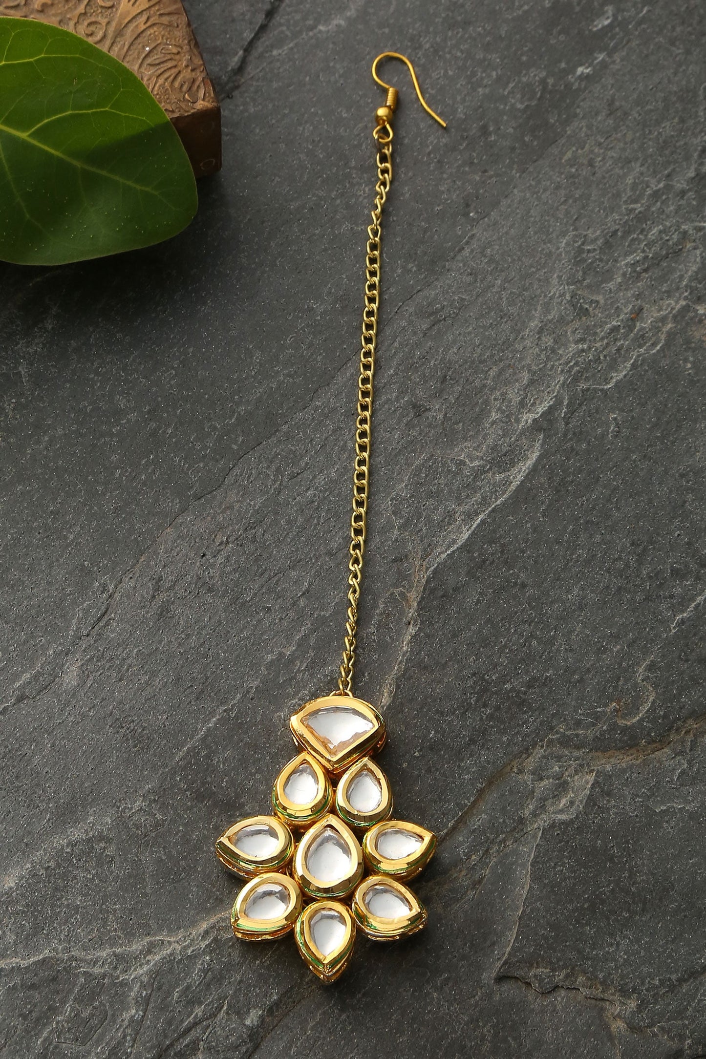 Handcrafted Kundan Maangtikka 
