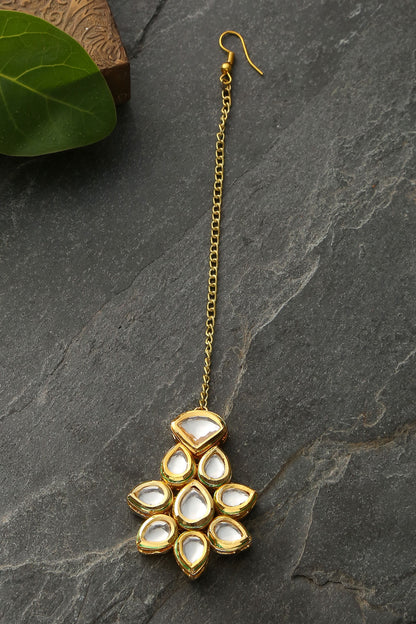 Handcrafted Kundan Maangtikka 