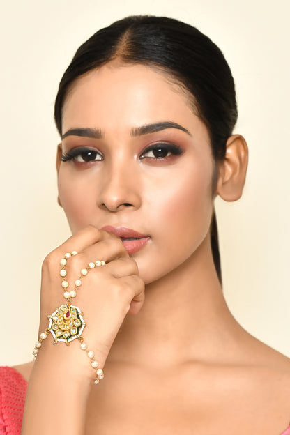 Floral Kundan Embellished Haathphool 