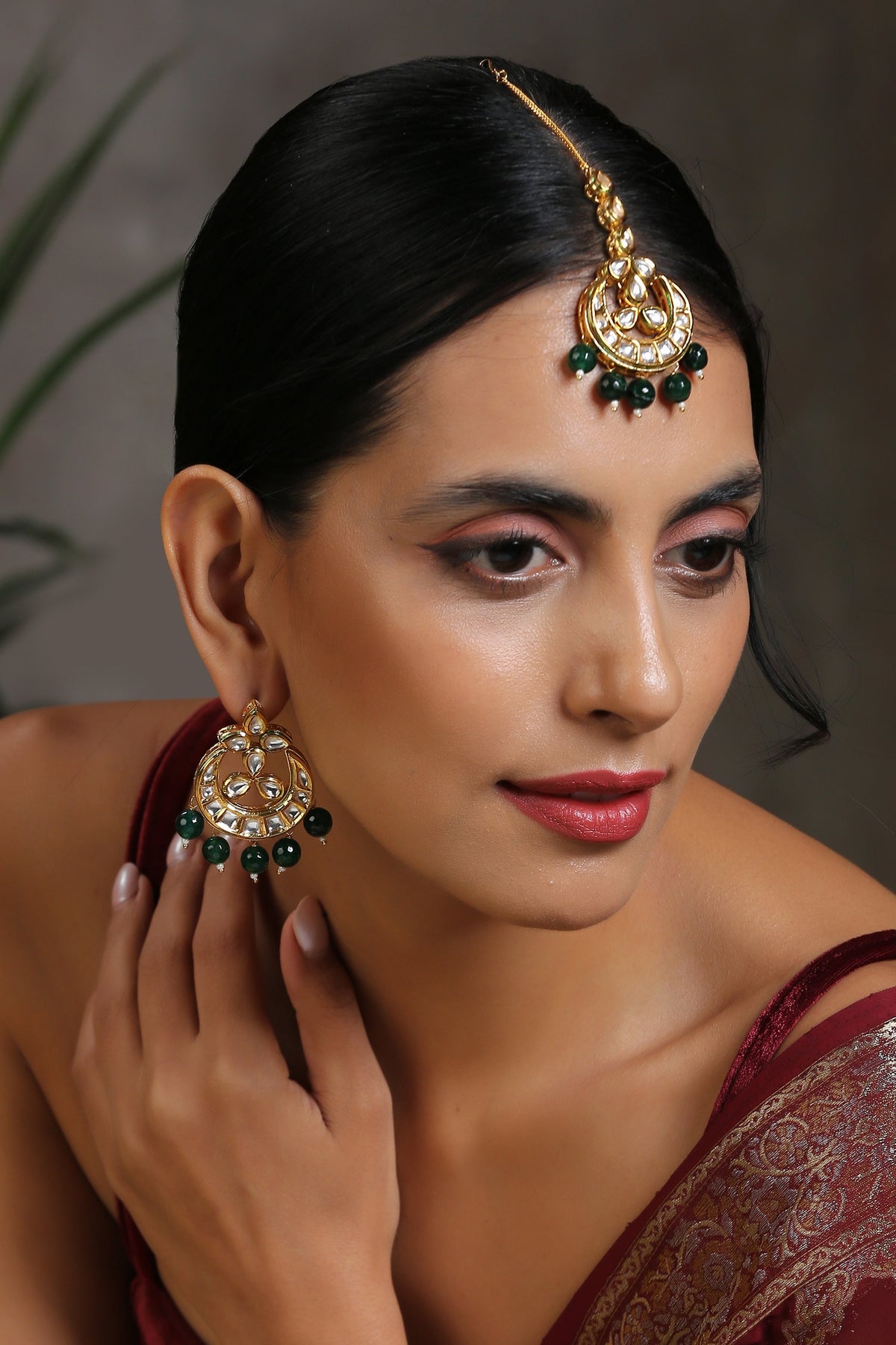 Kundan Chandbalis & Maangtikka Set 