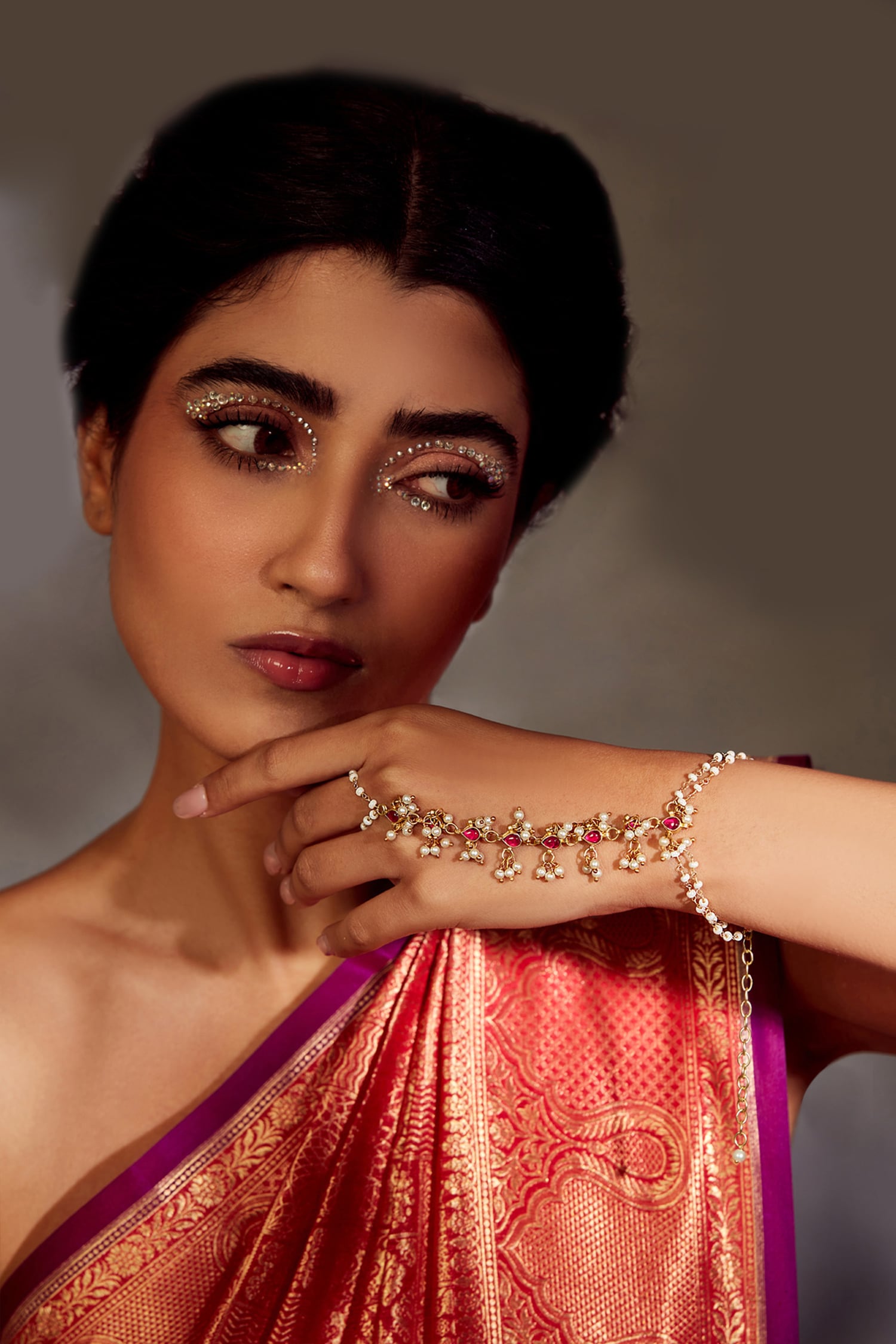 Kundan & Pearls Hathphool
 