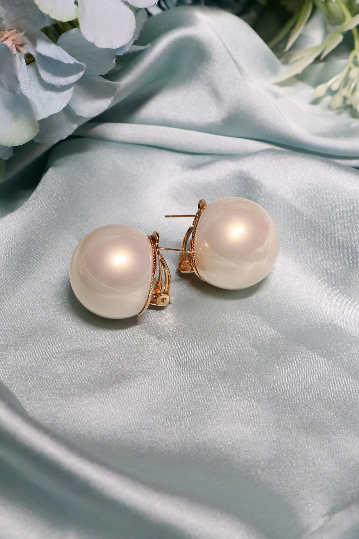 Pearl Ear Studs 