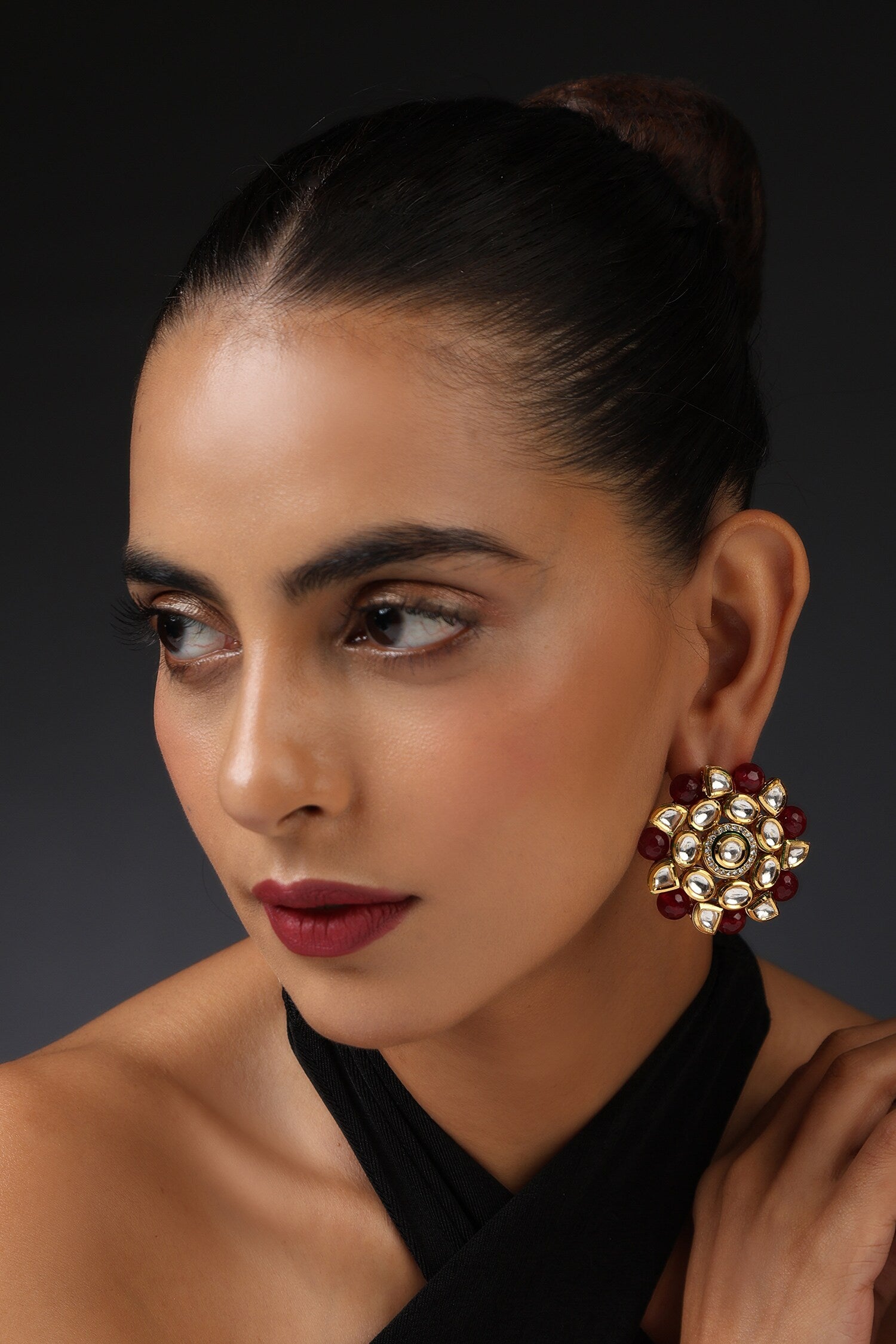 Kundan Embellished Round Stud Earrings 