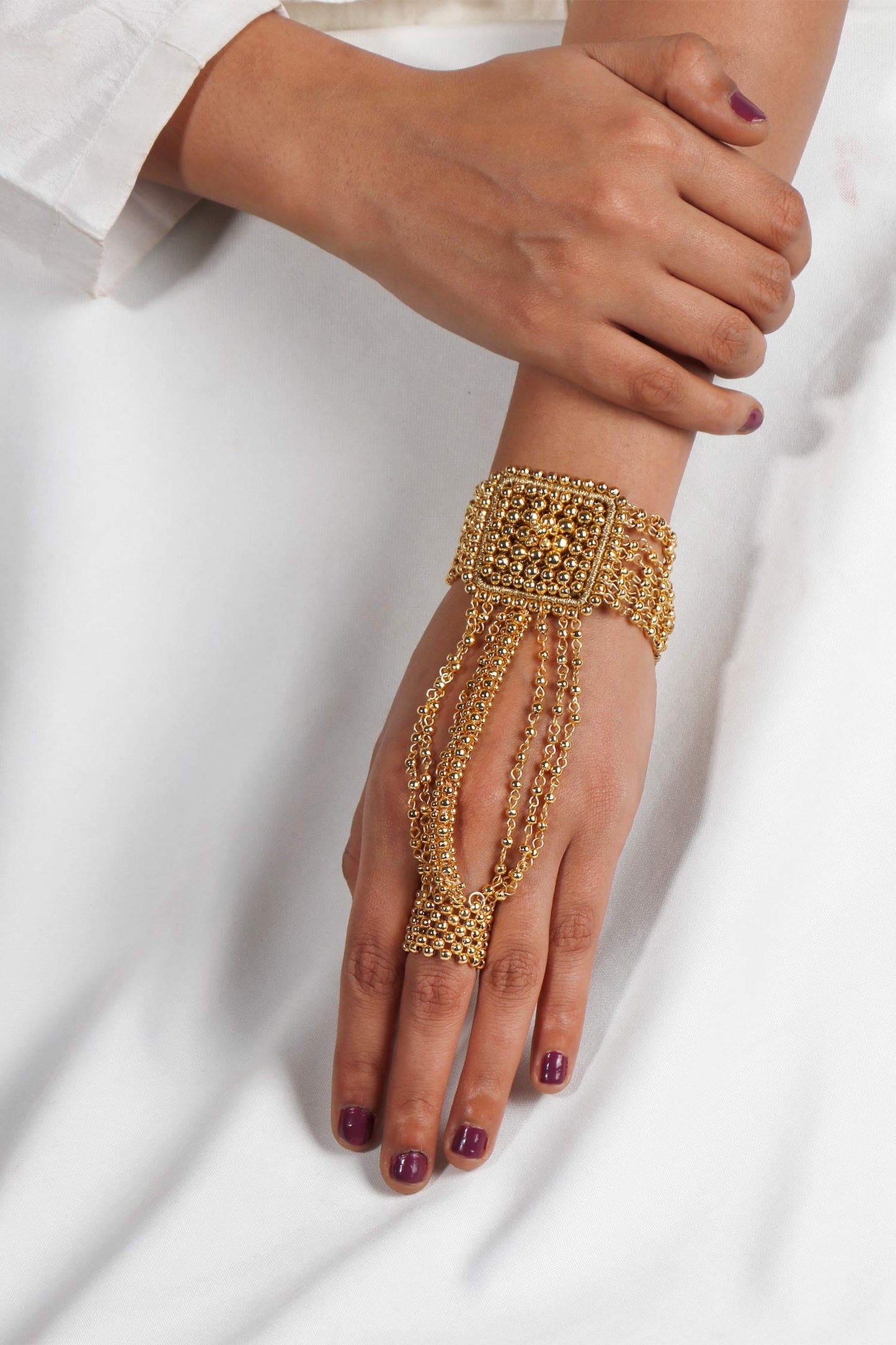 Alani Pearl Embellished Hathphool 