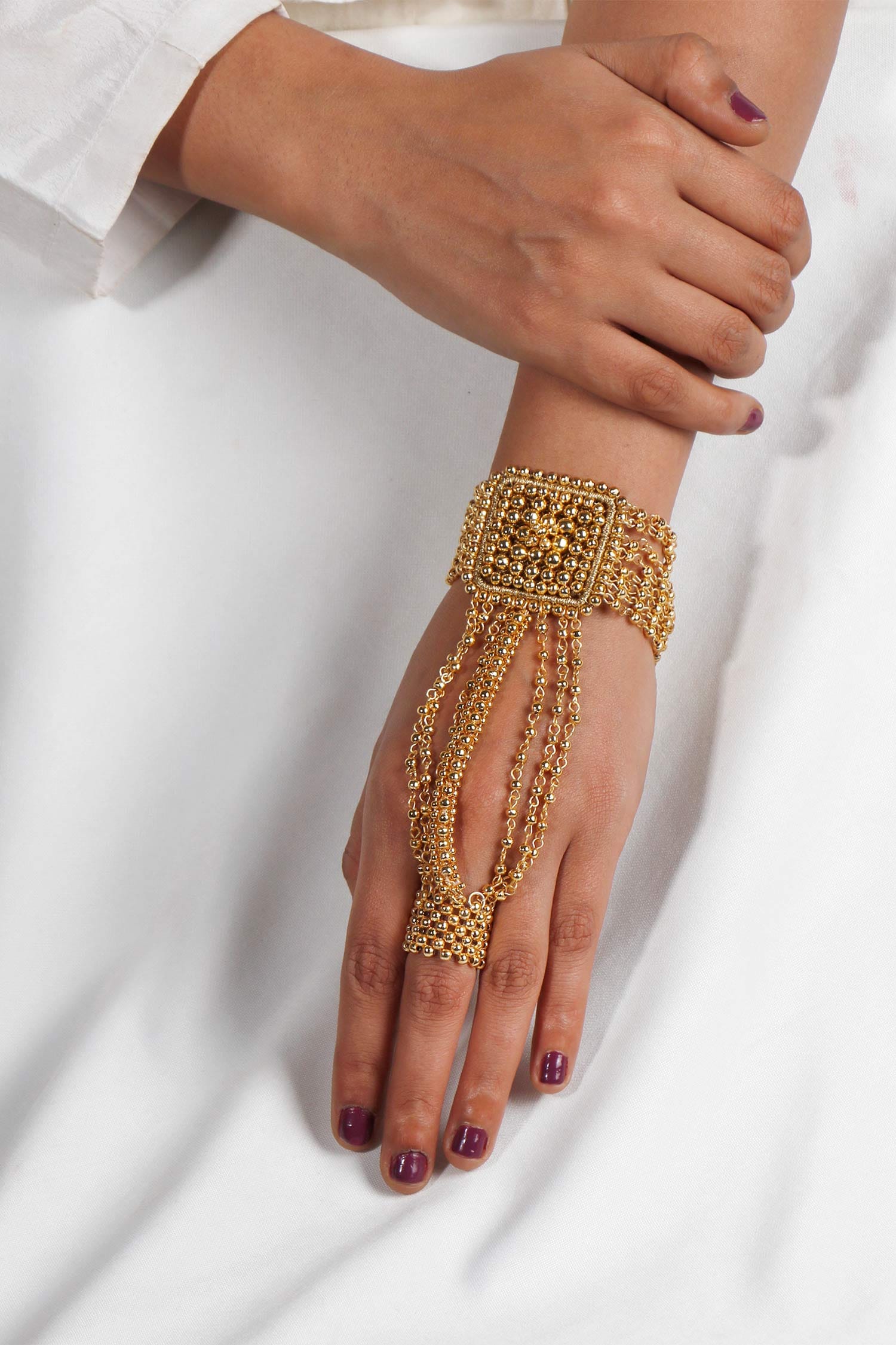 Alani Pearl Embellished Hathphool 