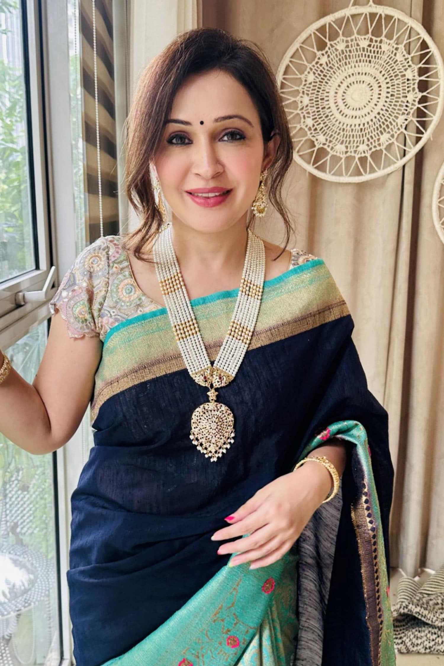 Petal Shaped Rani Haar Pendant Necklace Set 