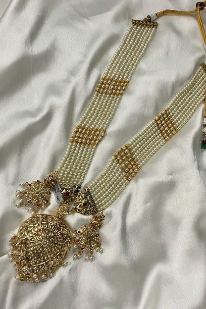 Petal Shaped Rani Haar Pendant Necklace Set 