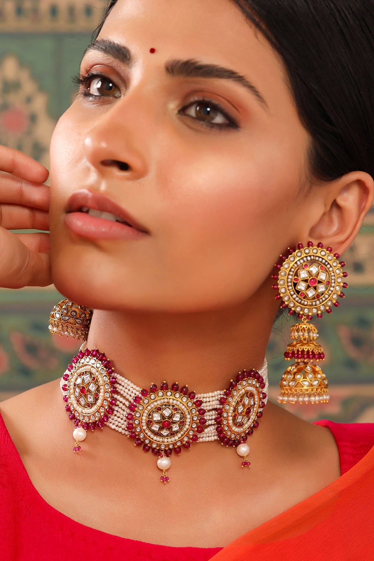Ruhani Round Stone Studded Choker 