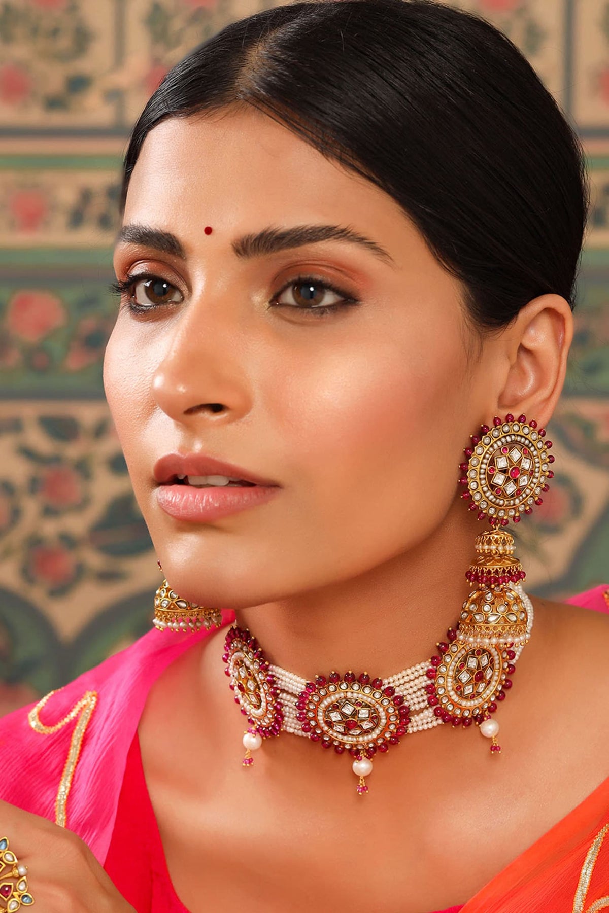 Ruhani Round Stone Studded Choker 