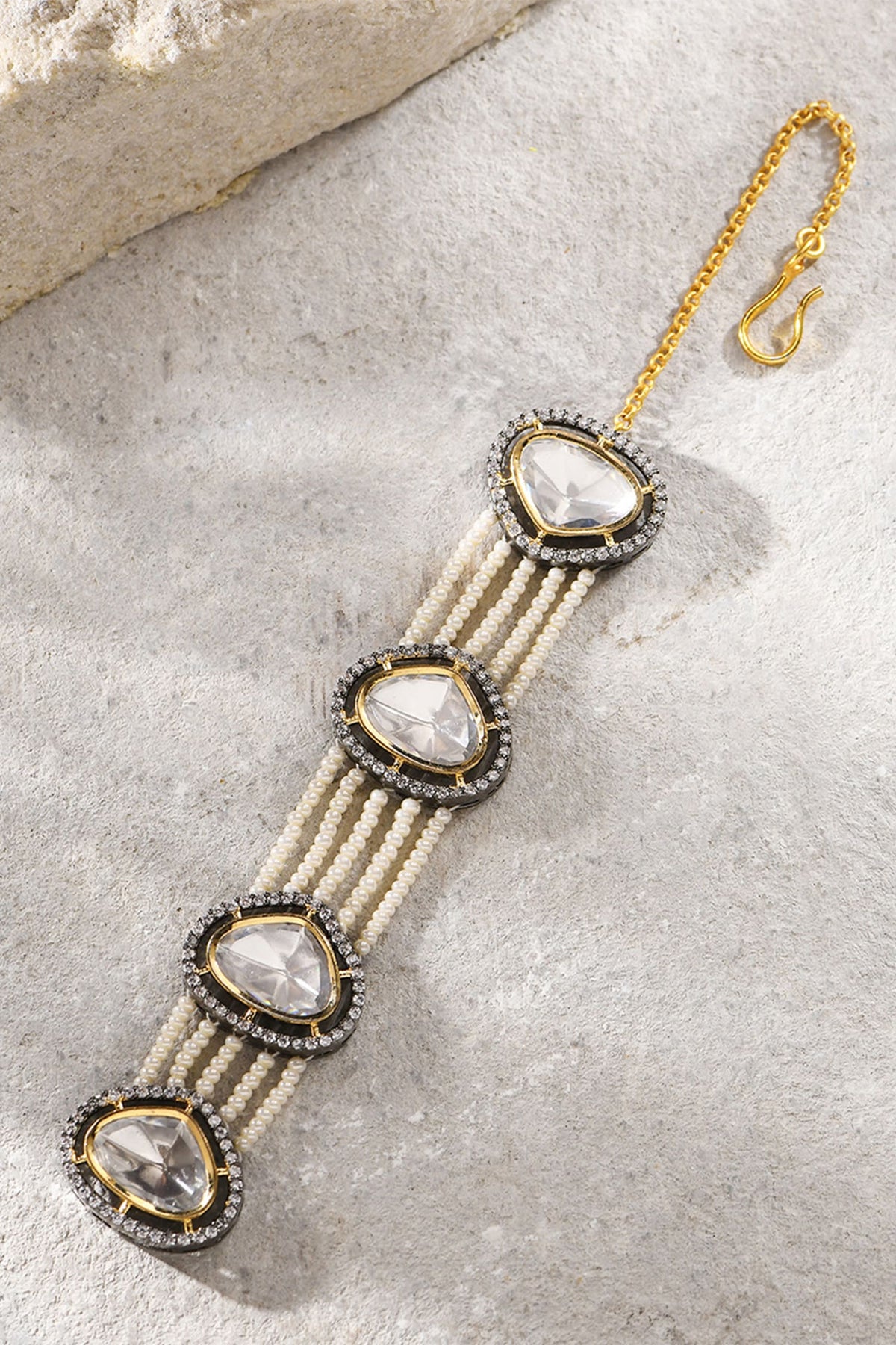 Pearl Embellished Mangtikka 