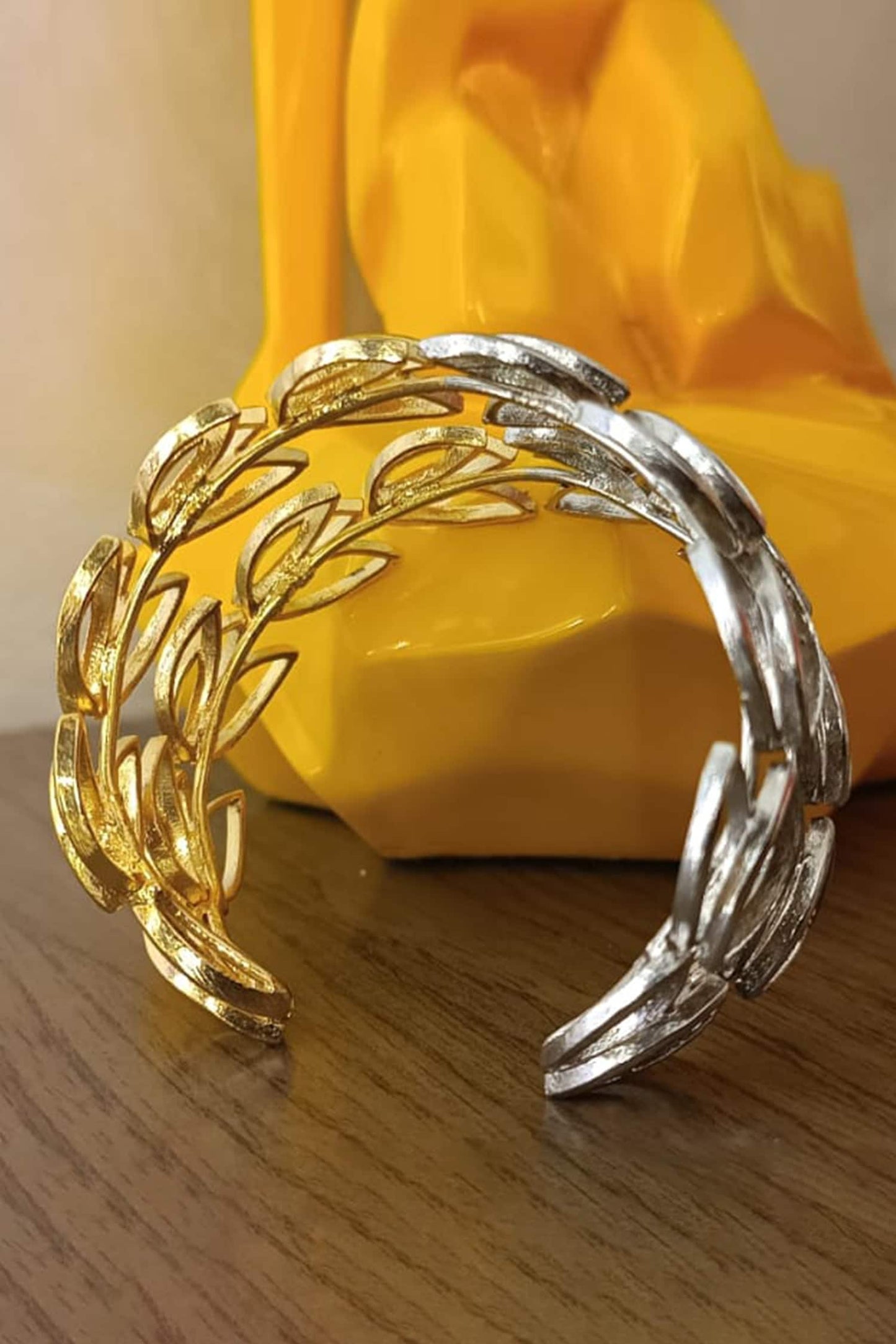 Carved Leaf Pattern Bracelet 
