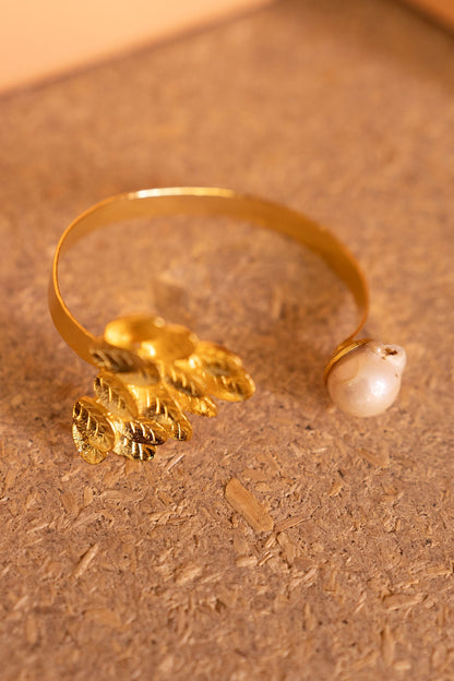 Carved Leaf Pattern Bracelet 