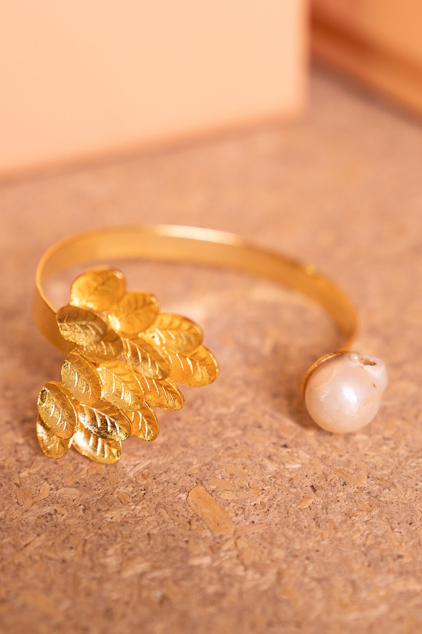 Carved Leaf Pattern Bracelet 