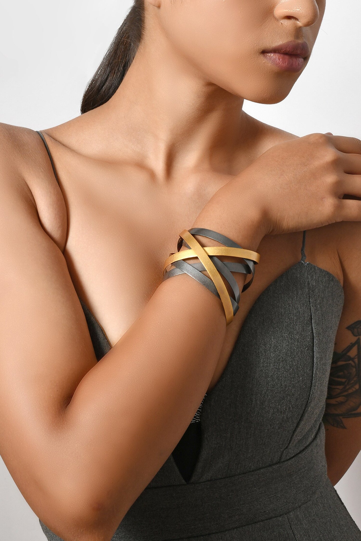 Gold & Black Interlace Pattern Bracelet 