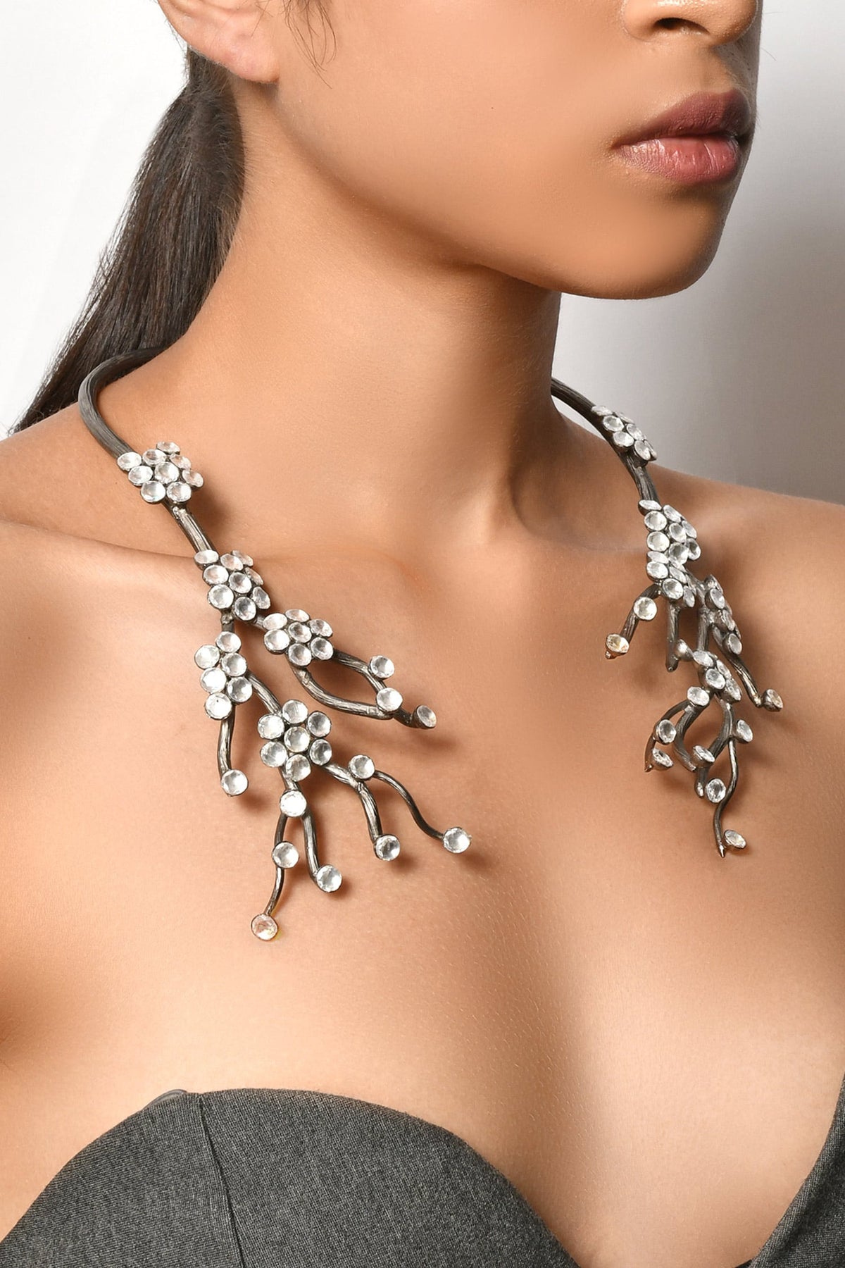 Zircon Embellished Necklace 