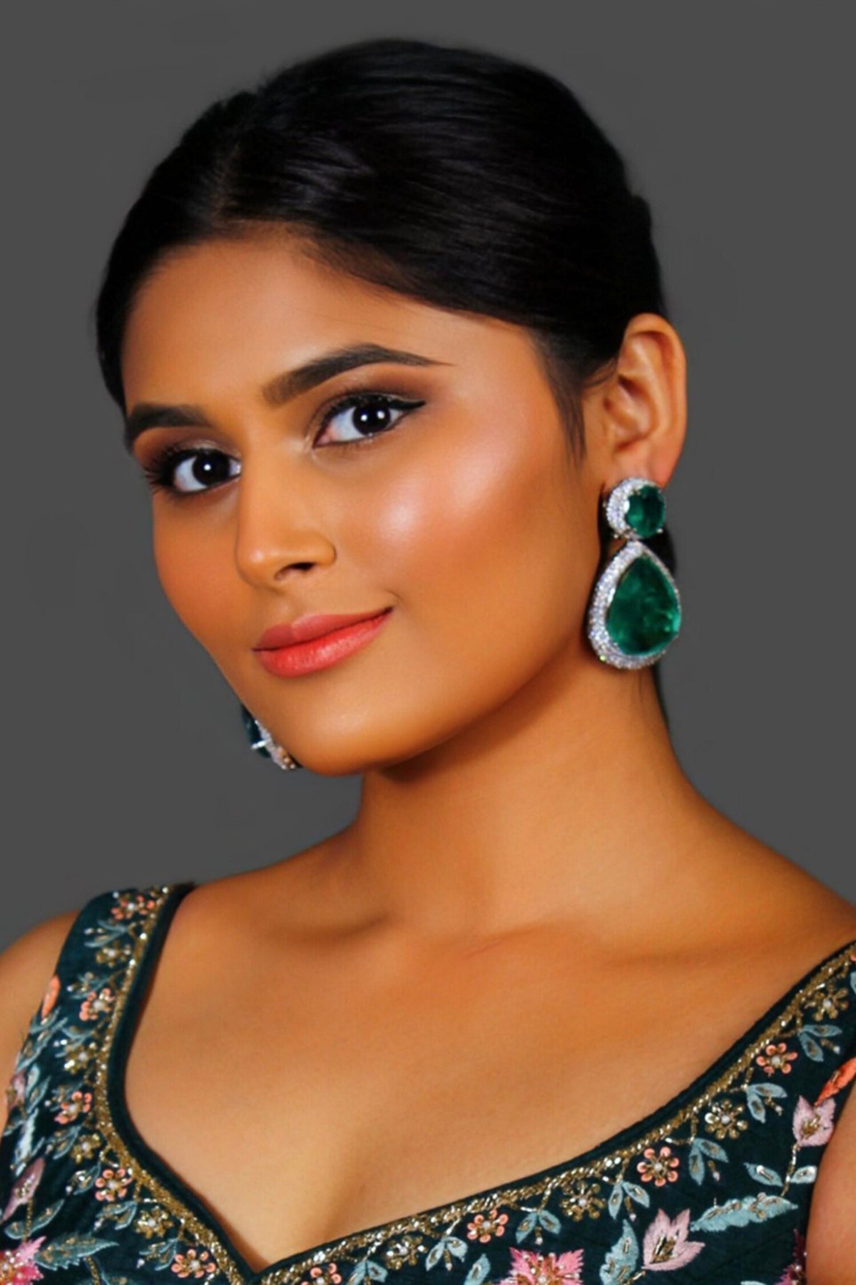 Zircon Embellished Stud Earrings 
