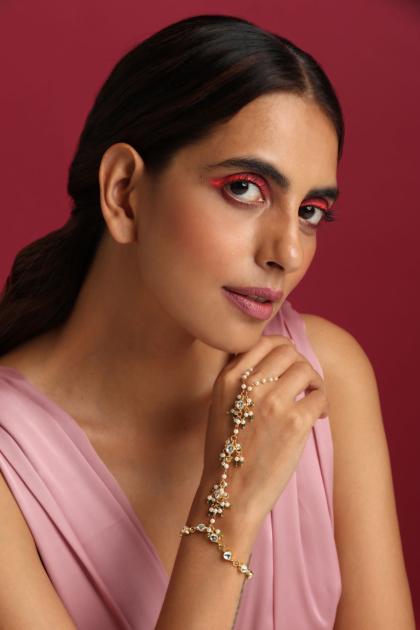 Kundan & Pearls Embellished Haathphool 