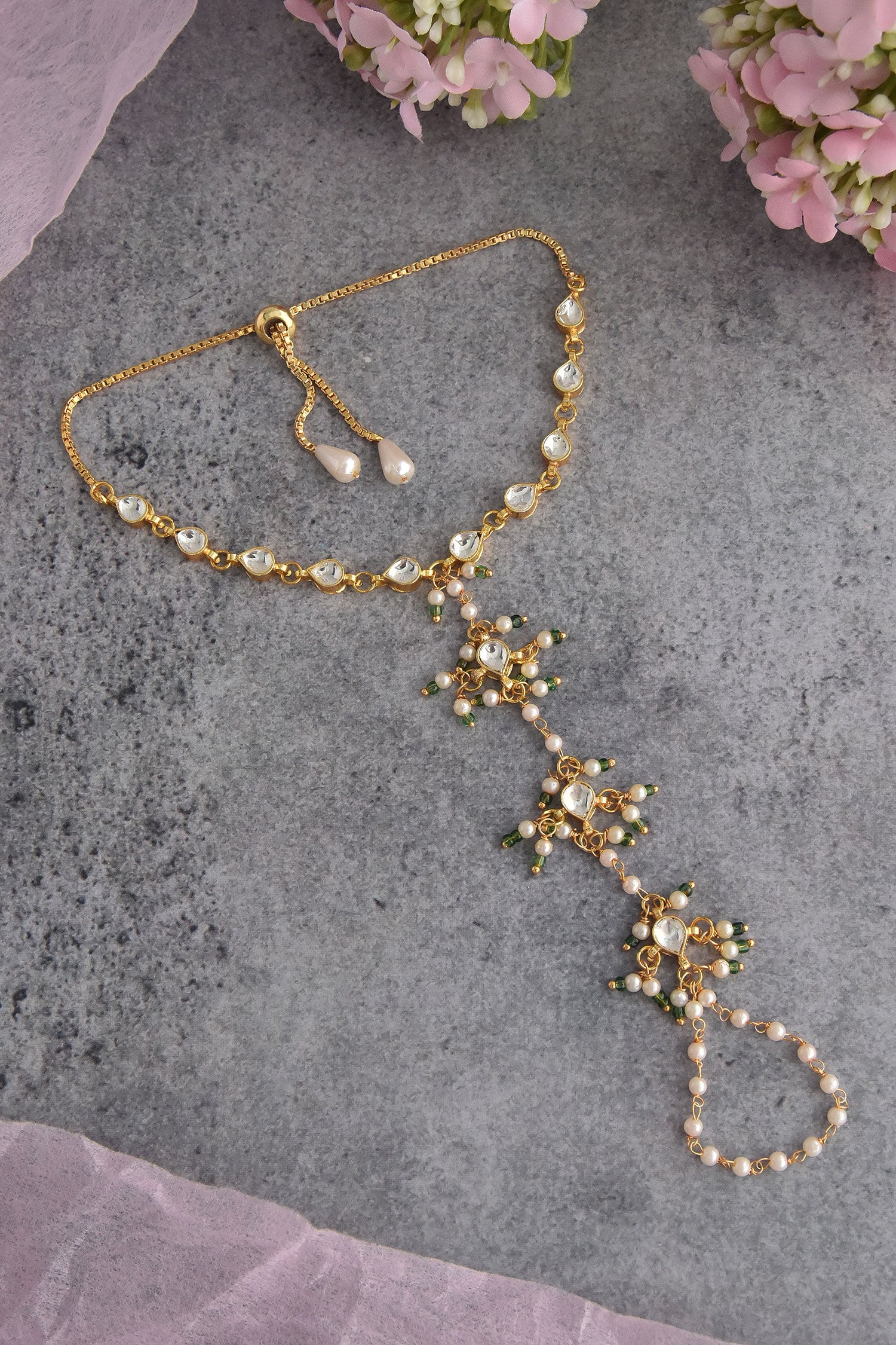Kundan & Pearls Embellished Haathphool 