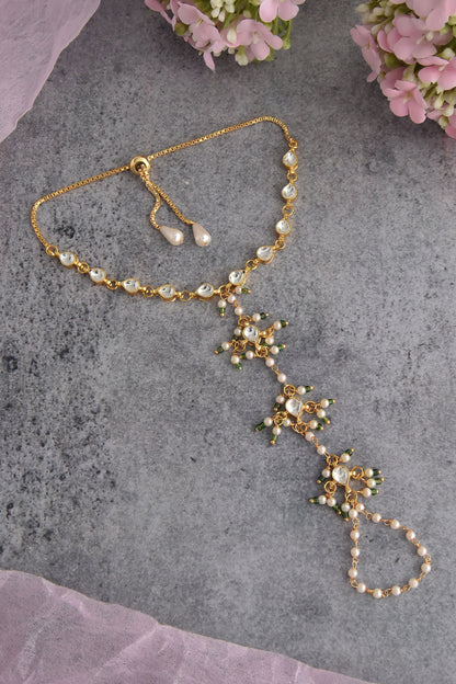 Kundan & Pearls Embellished Haathphool 