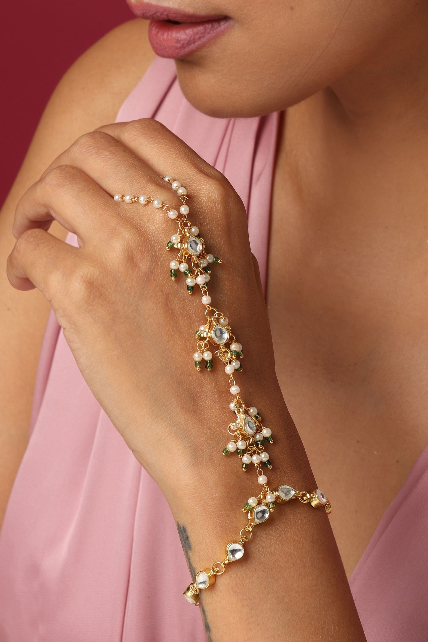 Kundan & Pearls Embellished Haathphool 