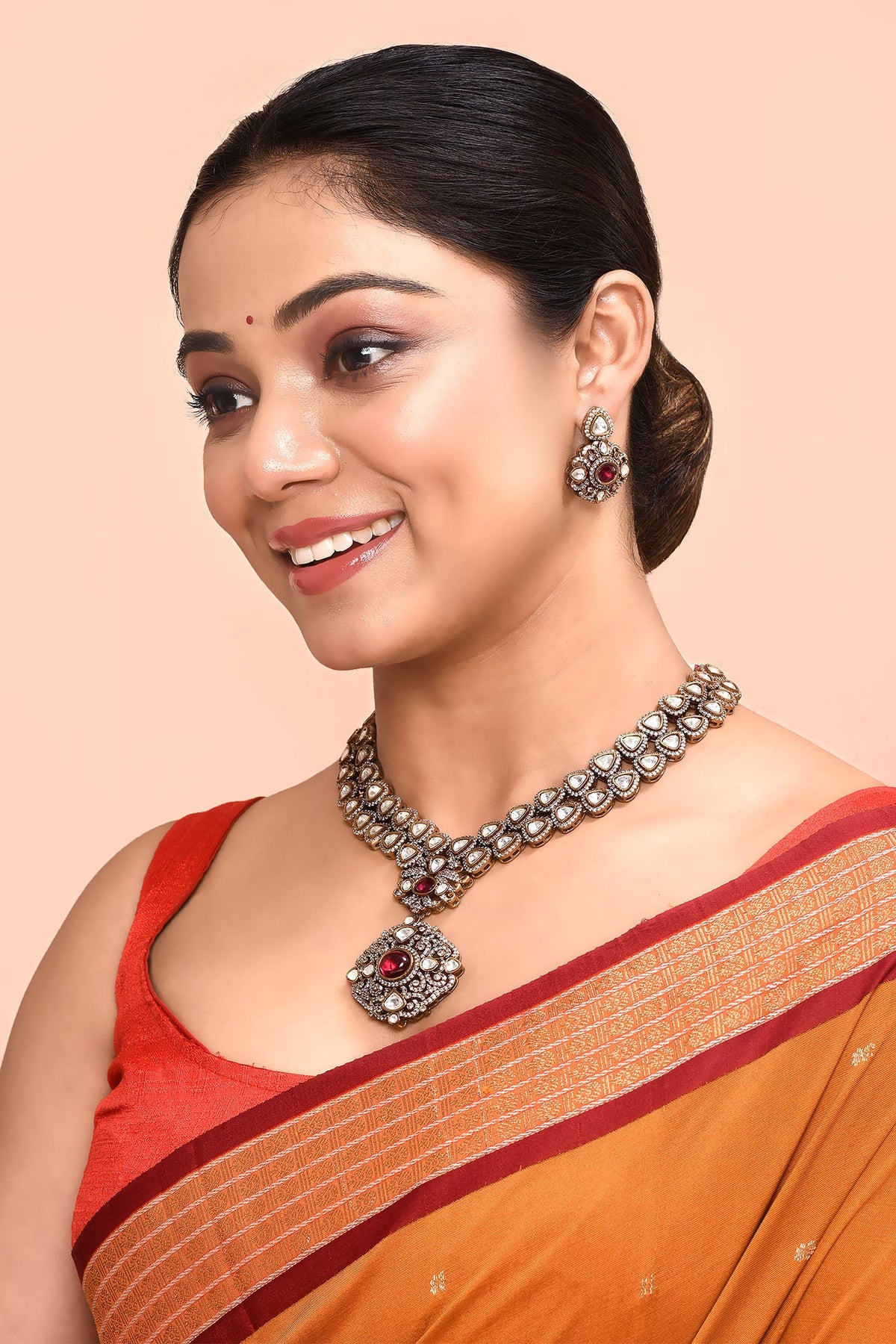 Kundan Embellished Pendant Necklace Set 