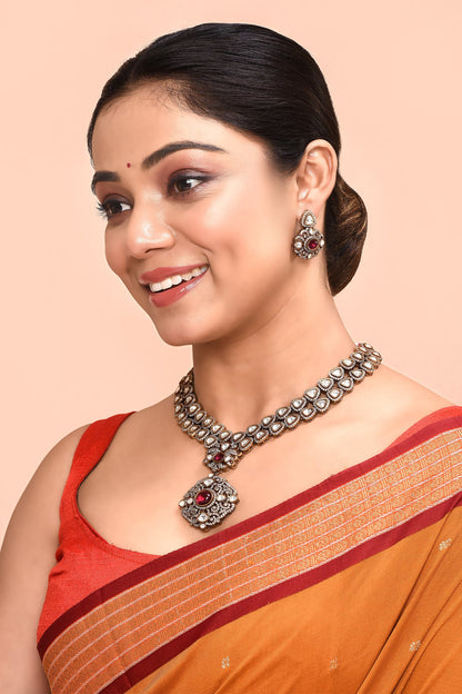 Kundan Embellished Pendant Necklace Set 