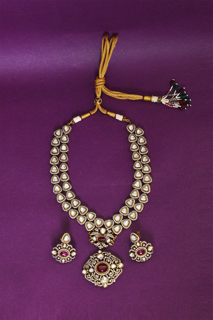 Kundan Embellished Pendant Necklace Set 