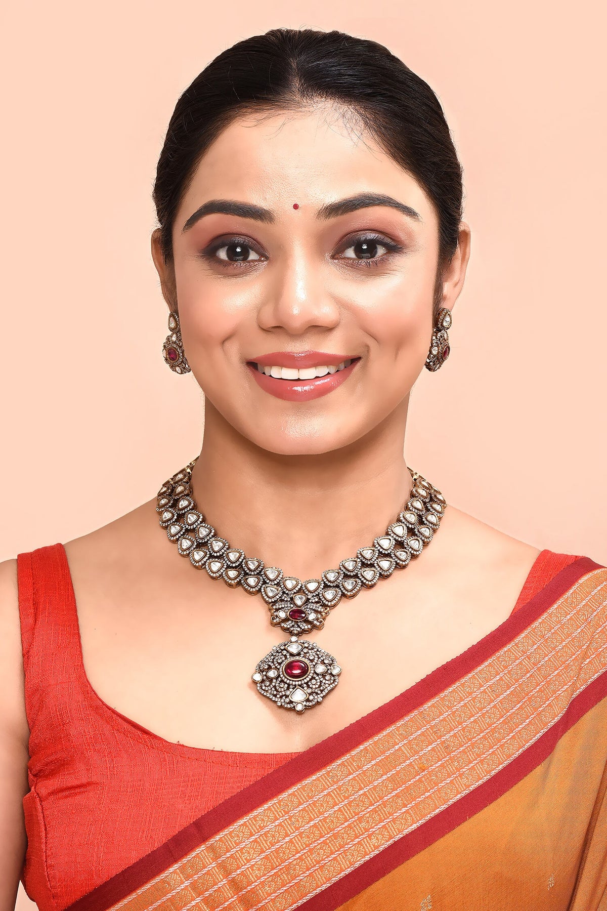 Kundan Embellished Pendant Necklace Set 