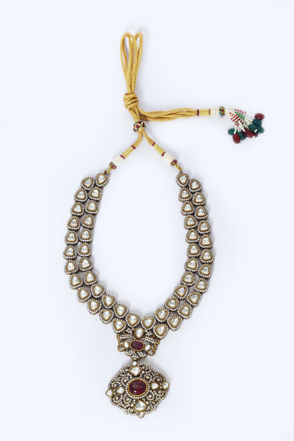 Kundan Embellished Pendant Necklace Set 