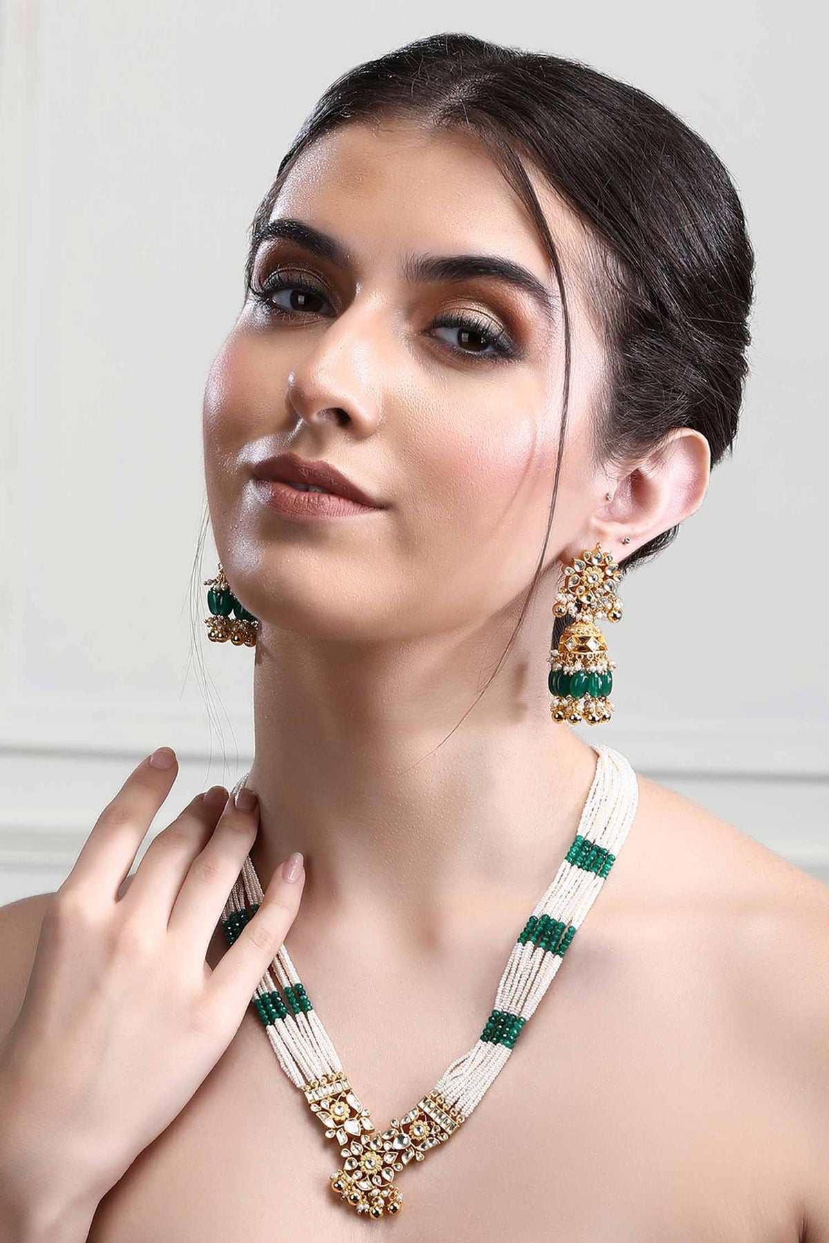 Kundan Embellished Pendant Necklace Set 