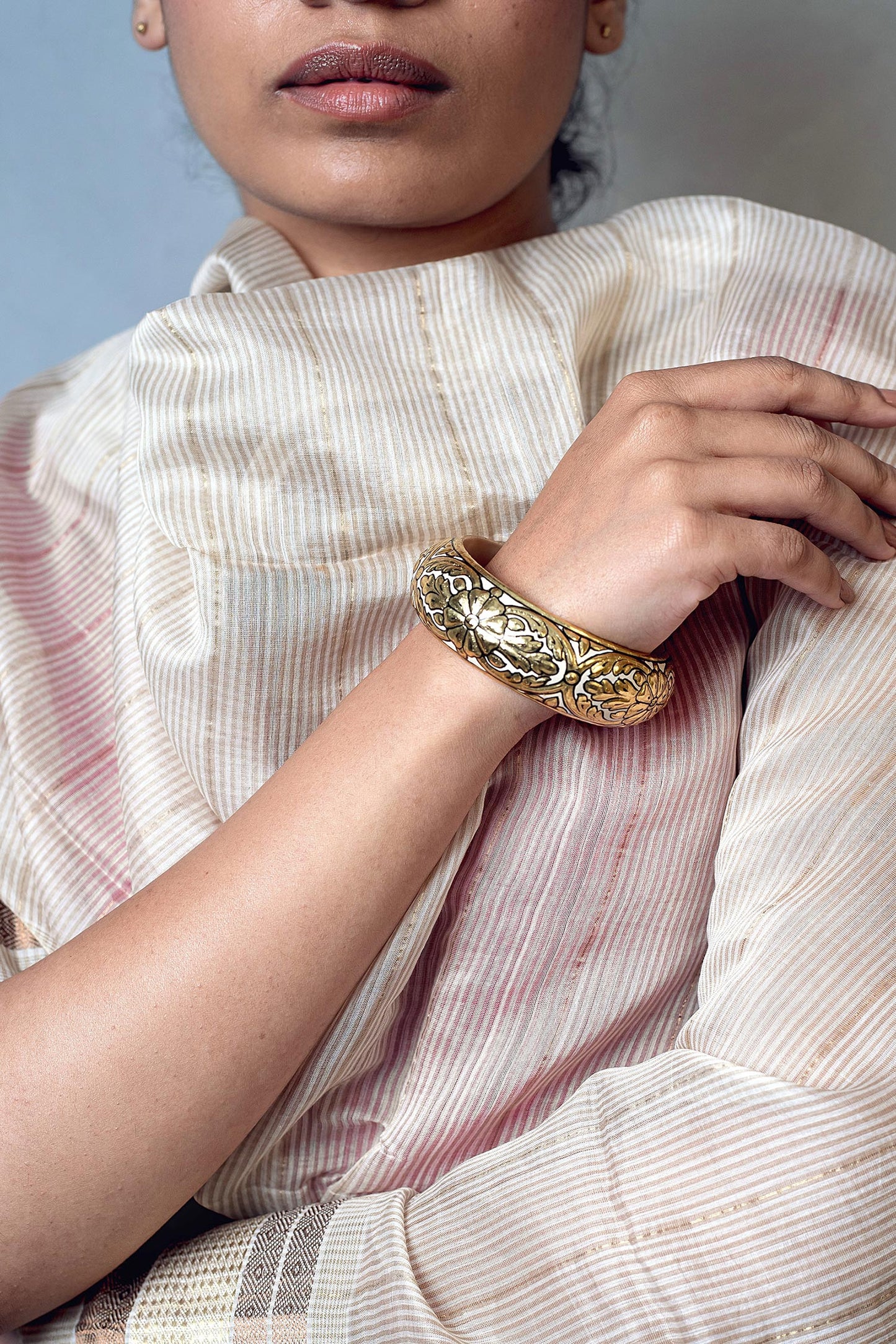 Shweta Floral Pattern Wood Bangle 