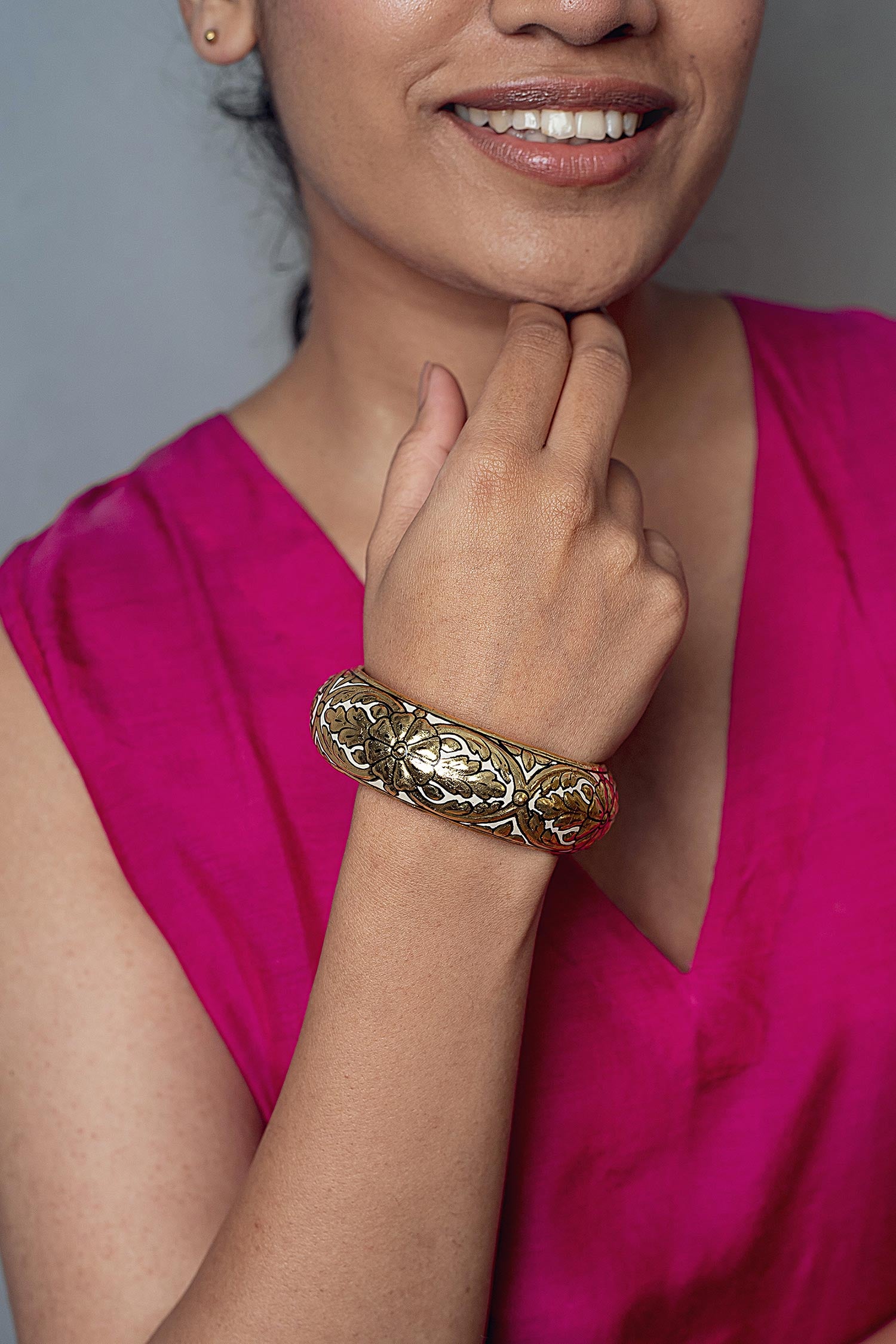 Shweta Floral Pattern Wood Bangle 