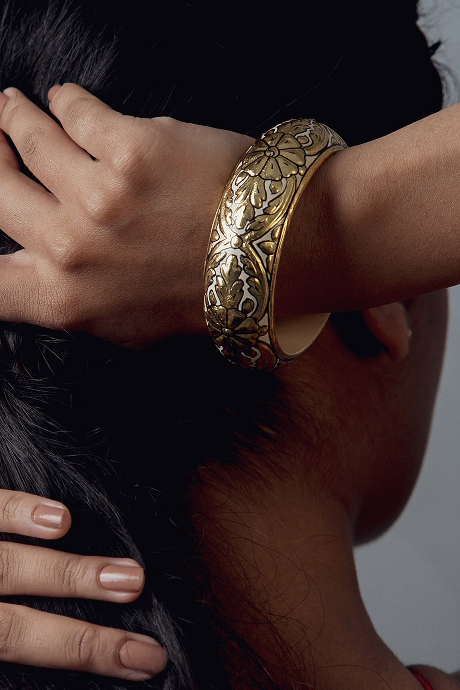 Shweta Floral Pattern Wood Bangle 