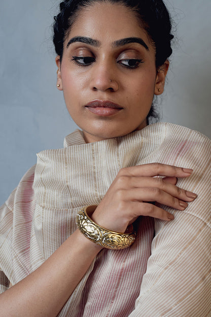 Shweta Floral Pattern Wood Bangle 