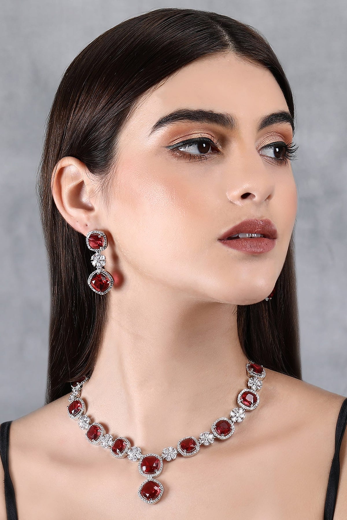 Zircon Embellished Necklace Set 