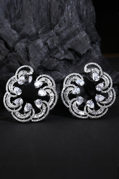 Zircon Embellished Scallop Earrings 