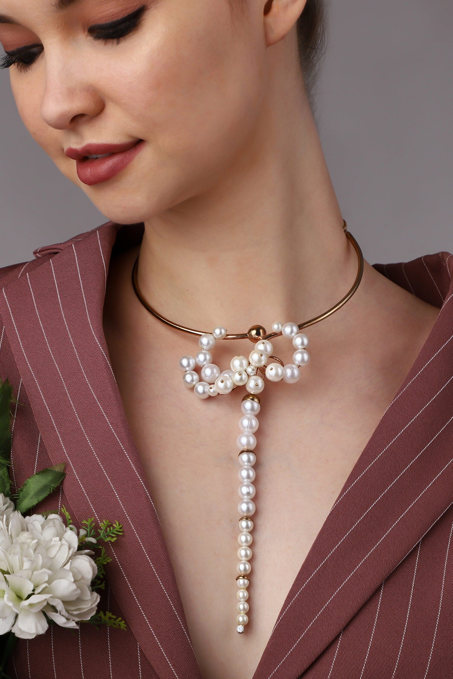 Pearl Embellished Necklace 