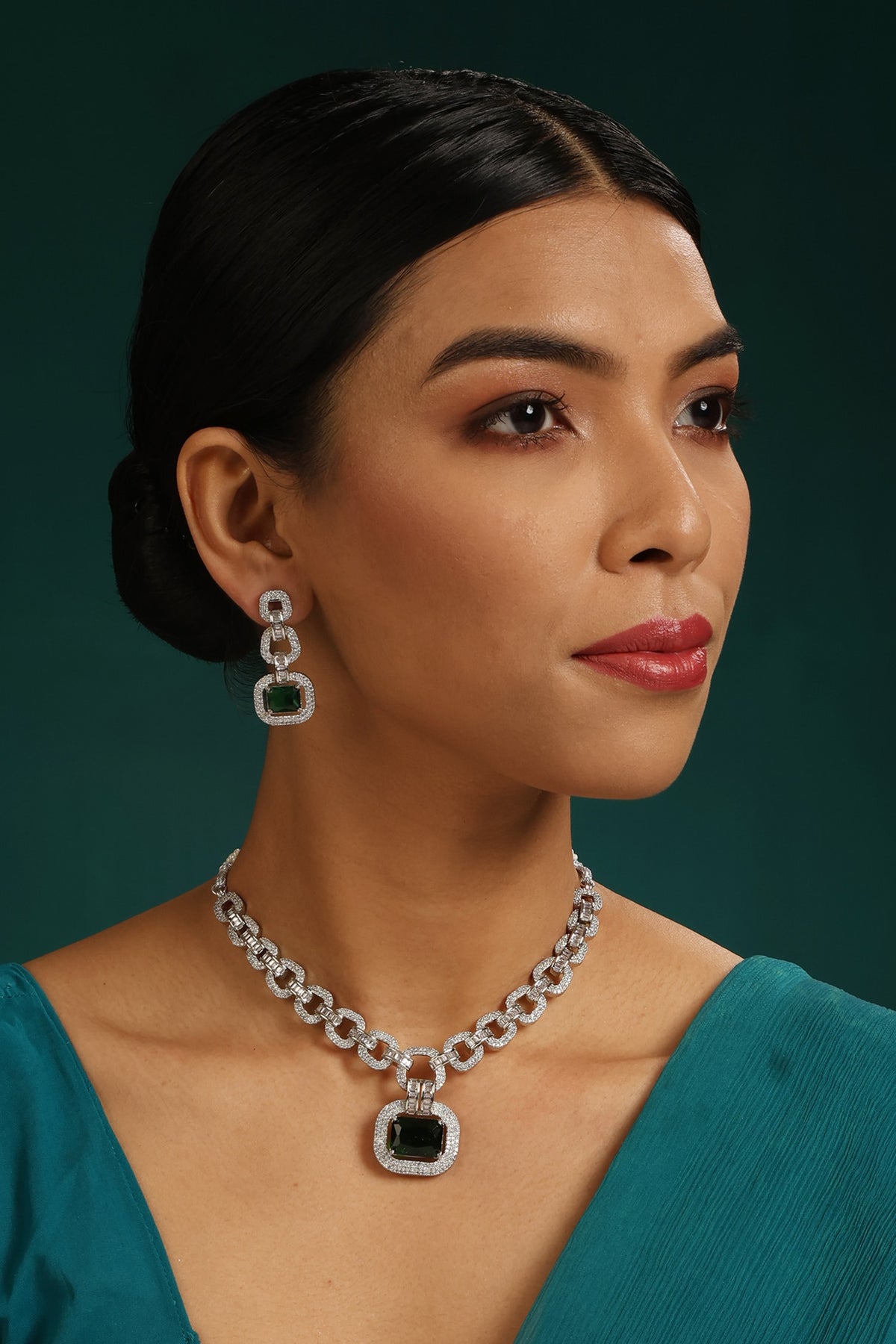 Embellished Pendant Necklace Set 