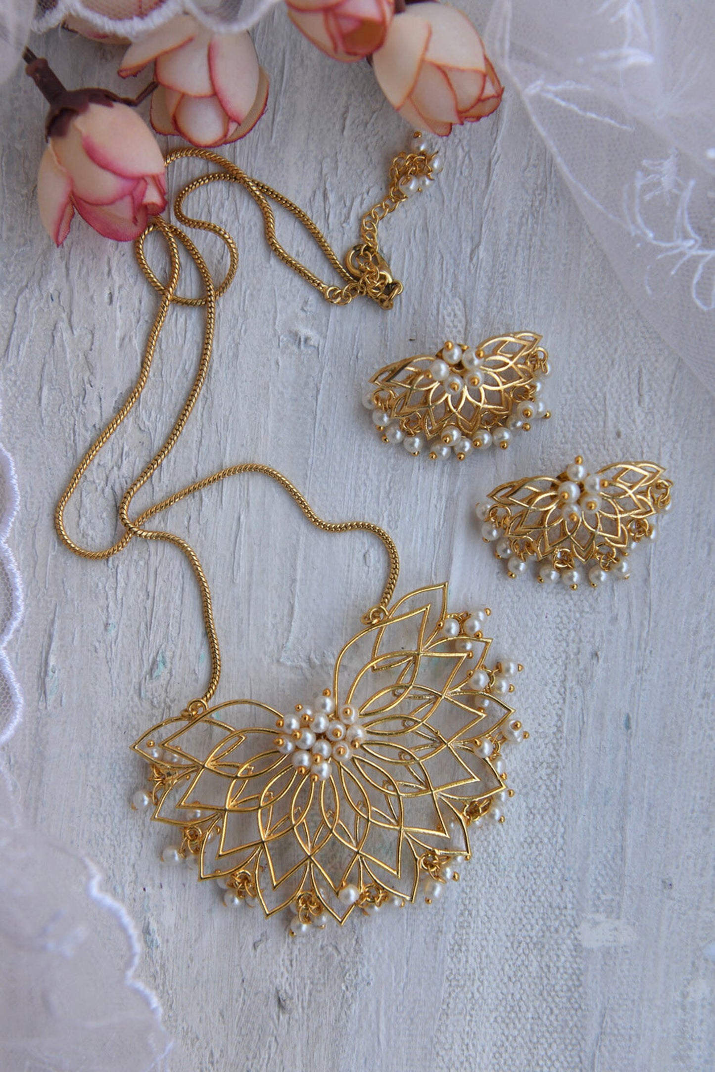 Embellished Water Lily Pendant Necklace Set 