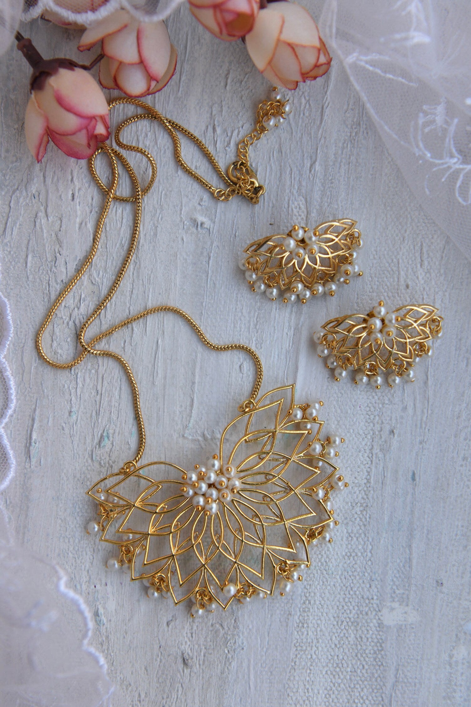 Embellished Water Lily Pendant Necklace Set 