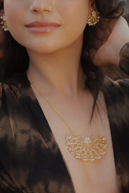 Embellished Water Lily Pendant Necklace Set 