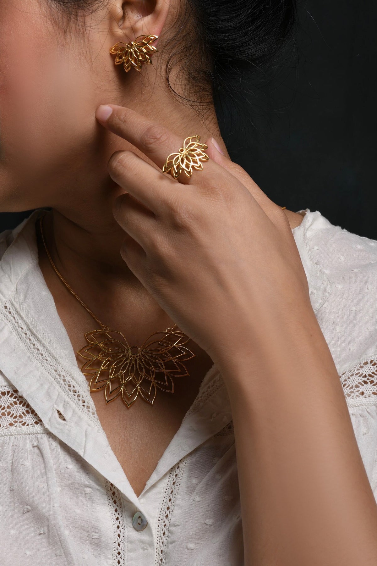 Embellished Floral Pendant Necklace Set 