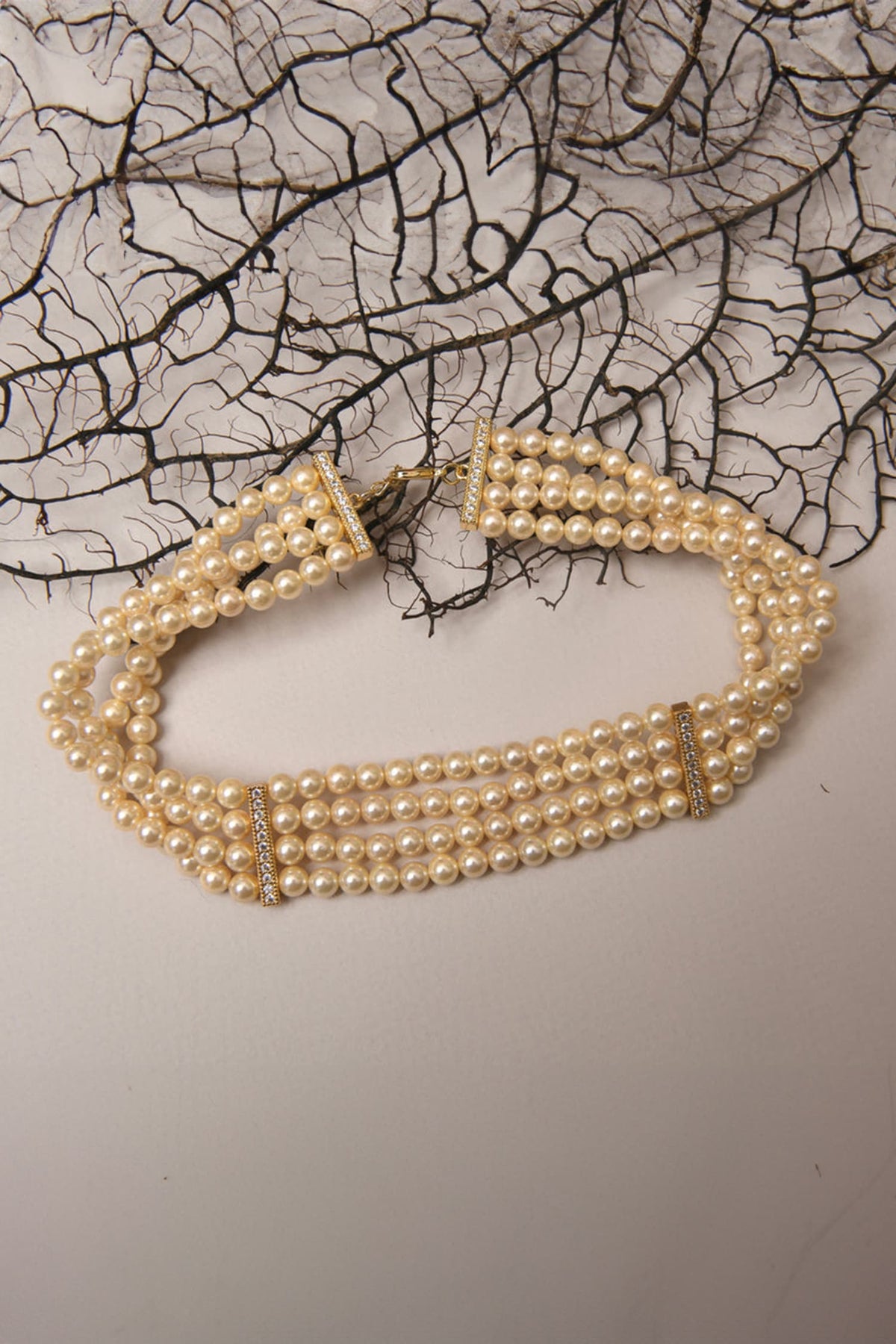 Beautiful World Pearl Three Layer Choker 
