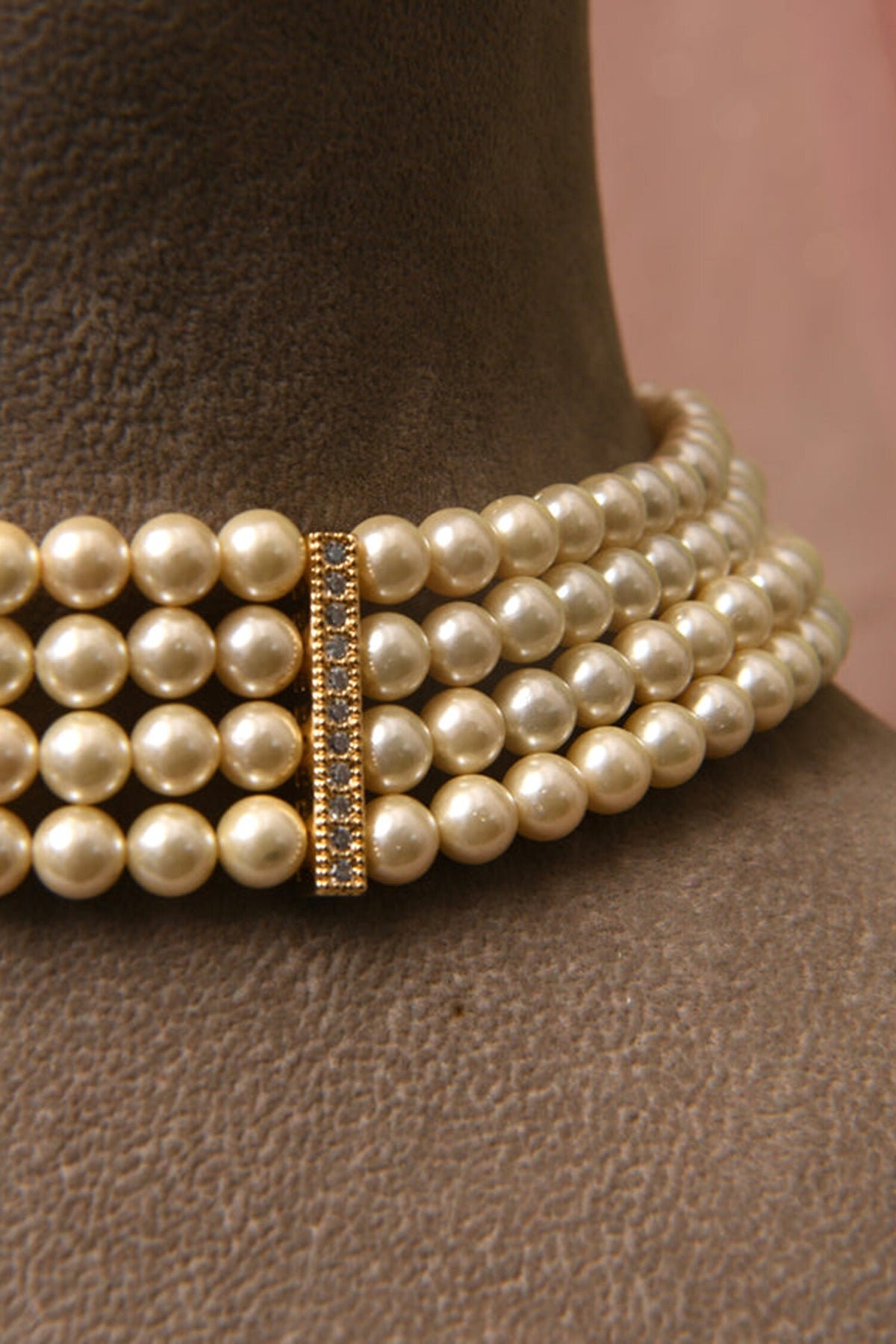 Beautiful World Pearl Three Layer Choker 